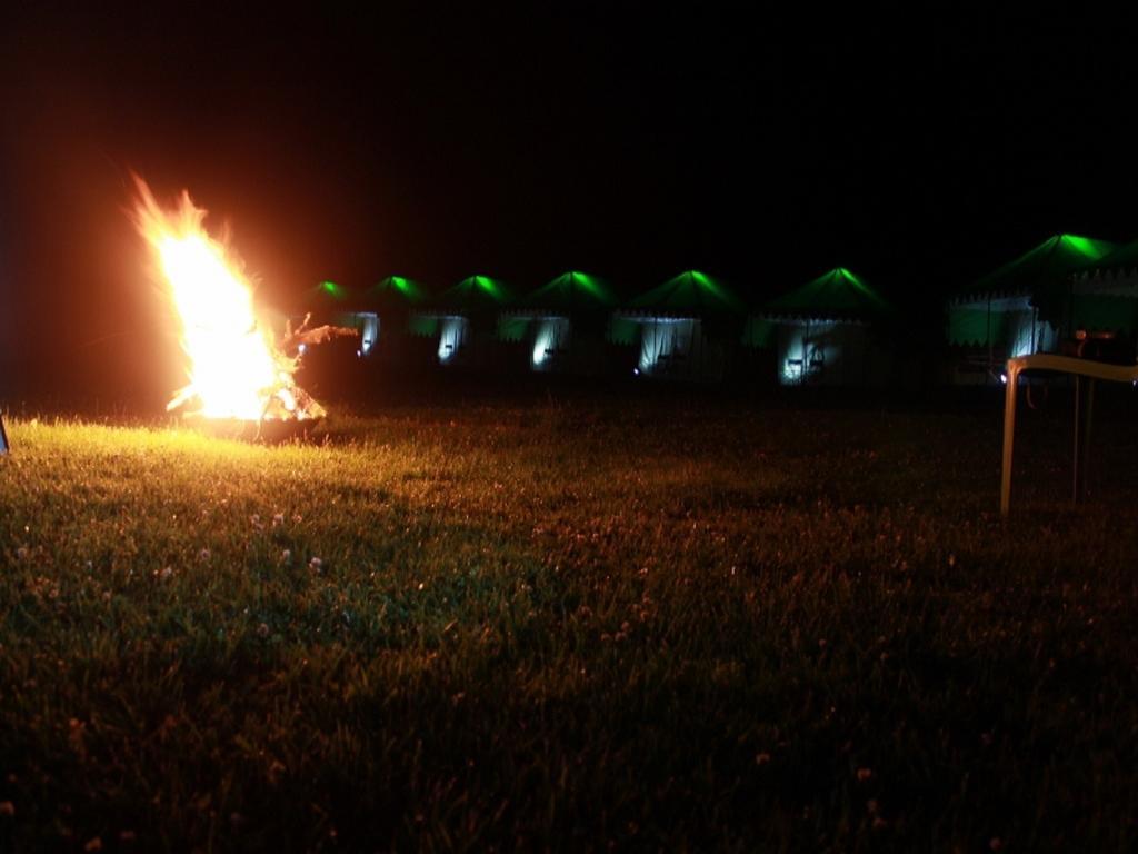 Derra Camp And Resort Jhajra Bagian luar foto